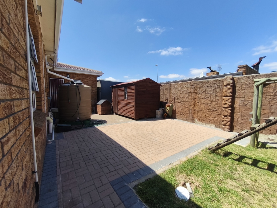 4 Bedroom Property for Sale in Protea Heights Western Cape